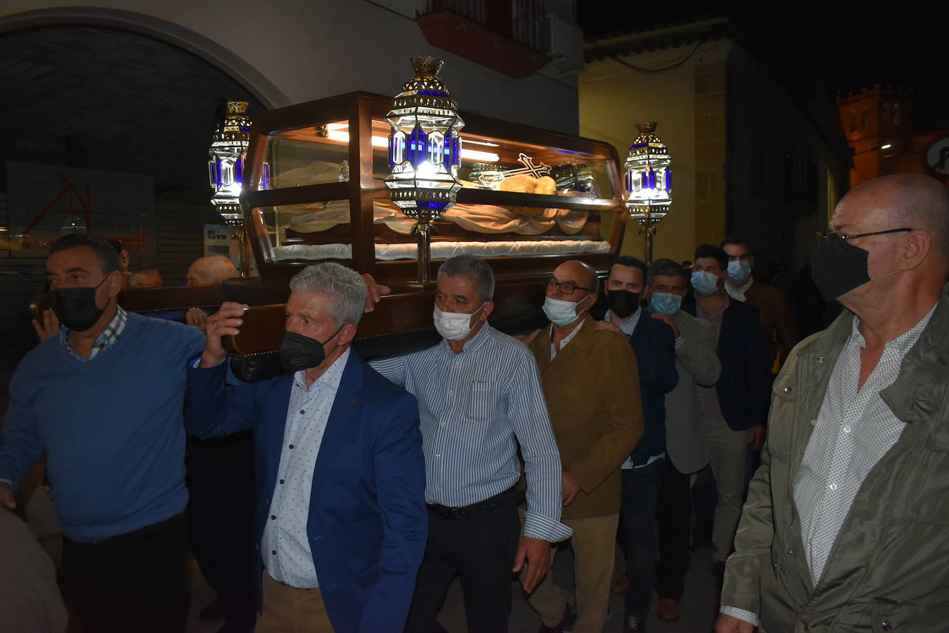 Los miajadeños volvieron a vivir su Semana Santa. Volvieron a llorar la muerte de Jesucristo acompañando al Cristo de la Piedad, la Piedad, el Santo Sepulcro y la Virgen de los Dolores, y volvieron a celebrar su resurrección con el encuentro entre el Cristo Resucitado y la Virgen. Una Semana Santa como hacía dos años no habían podido celebrar y que han vuelto a disfrutar con todos los honores 