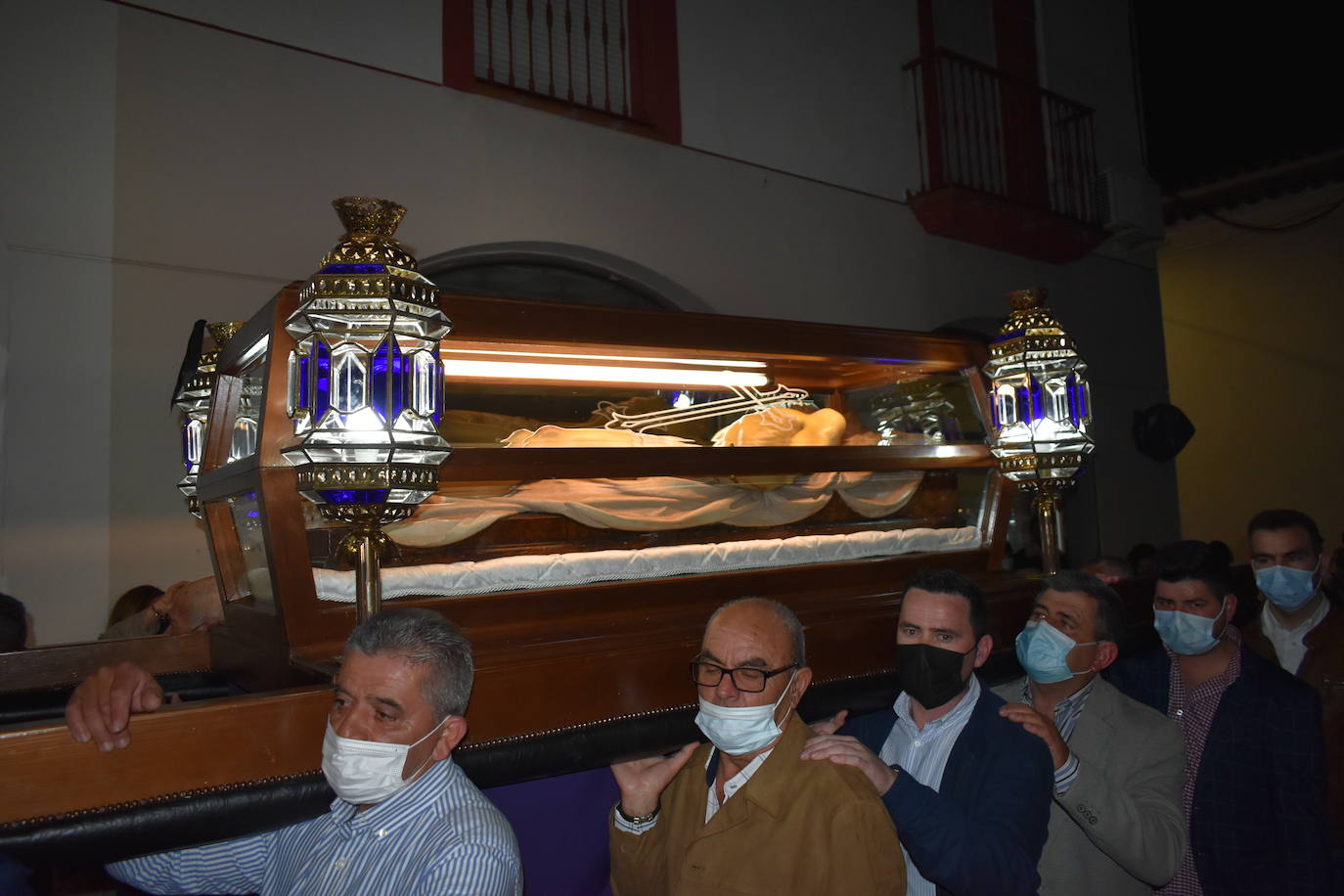 Los miajadeños volvieron a vivir su Semana Santa. Volvieron a llorar la muerte de Jesucristo acompañando al Cristo de la Piedad, la Piedad, el Santo Sepulcro y la Virgen de los Dolores, y volvieron a celebrar su resurrección con el encuentro entre el Cristo Resucitado y la Virgen. Una Semana Santa como hacía dos años no habían podido celebrar y que han vuelto a disfrutar con todos los honores 
