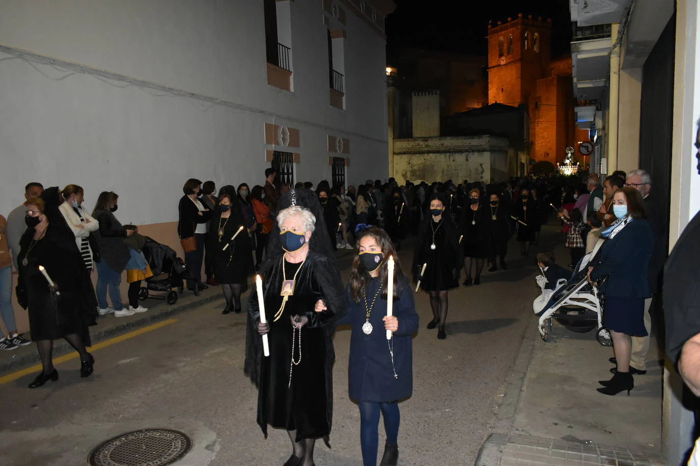 Los miajadeños volvieron a vivir su Semana Santa. Volvieron a llorar la muerte de Jesucristo acompañando al Cristo de la Piedad, la Piedad, el Santo Sepulcro y la Virgen de los Dolores, y volvieron a celebrar su resurrección con el encuentro entre el Cristo Resucitado y la Virgen. Una Semana Santa como hacía dos años no habían podido celebrar y que han vuelto a disfrutar con todos los honores 