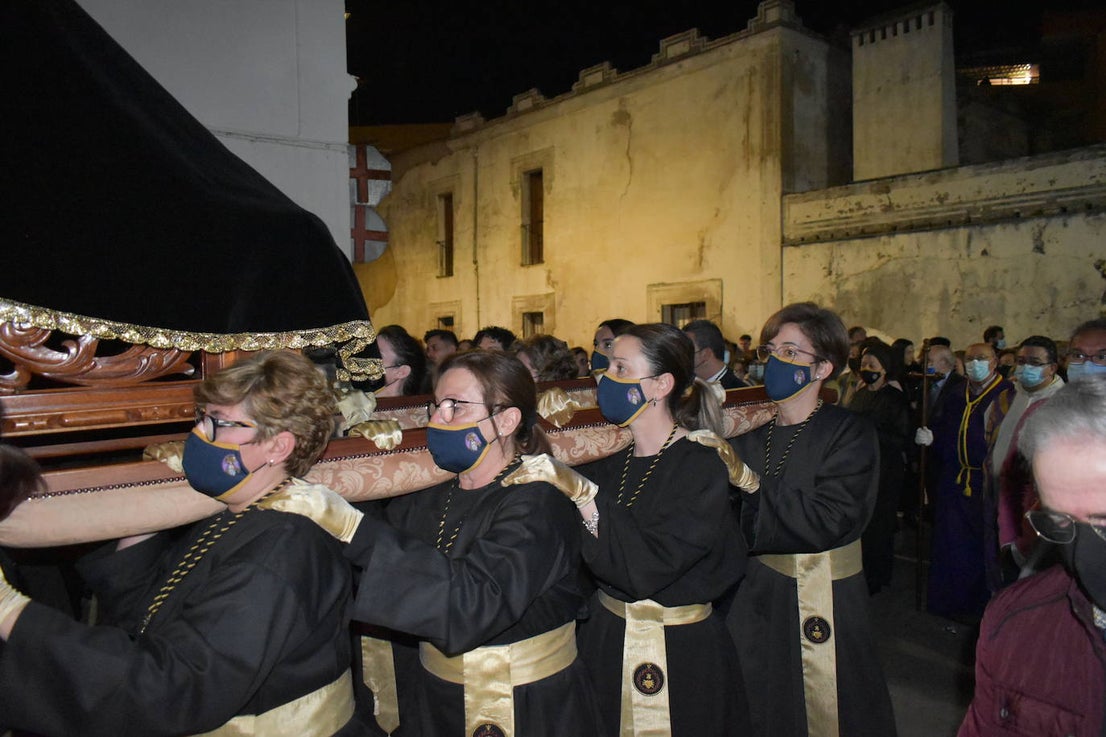 Los miajadeños volvieron a vivir su Semana Santa. Volvieron a llorar la muerte de Jesucristo acompañando al Cristo de la Piedad, la Piedad, el Santo Sepulcro y la Virgen de los Dolores, y volvieron a celebrar su resurrección con el encuentro entre el Cristo Resucitado y la Virgen. Una Semana Santa como hacía dos años no habían podido celebrar y que han vuelto a disfrutar con todos los honores 