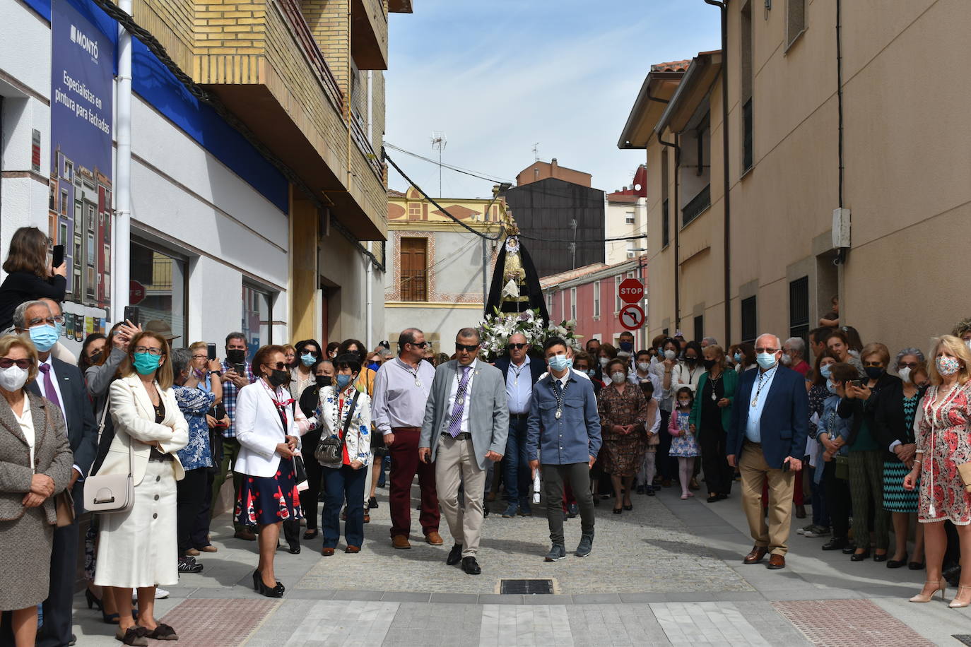 Los miajadeños volvieron a vivir su Semana Santa. Volvieron a llorar la muerte de Jesucristo acompañando al Cristo de la Piedad, la Piedad, el Santo Sepulcro y la Virgen de los Dolores, y volvieron a celebrar su resurrección con el encuentro entre el Cristo Resucitado y la Virgen. Una Semana Santa como hacía dos años no habían podido celebrar y que han vuelto a disfrutar con todos los honores 