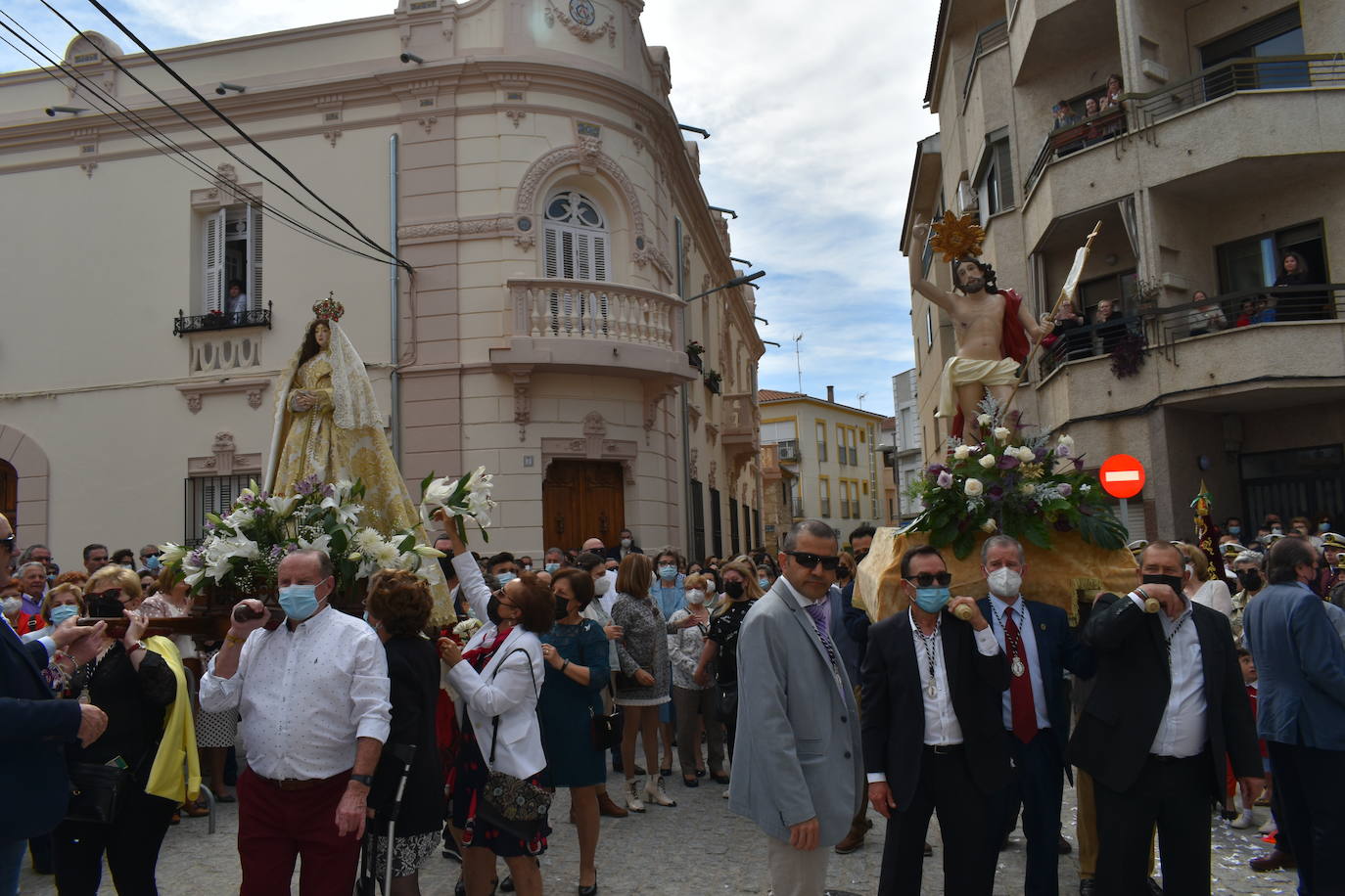Los miajadeños volvieron a vivir su Semana Santa. Volvieron a llorar la muerte de Jesucristo acompañando al Cristo de la Piedad, la Piedad, el Santo Sepulcro y la Virgen de los Dolores, y volvieron a celebrar su resurrección con el encuentro entre el Cristo Resucitado y la Virgen. Una Semana Santa como hacía dos años no habían podido celebrar y que han vuelto a disfrutar con todos los honores 