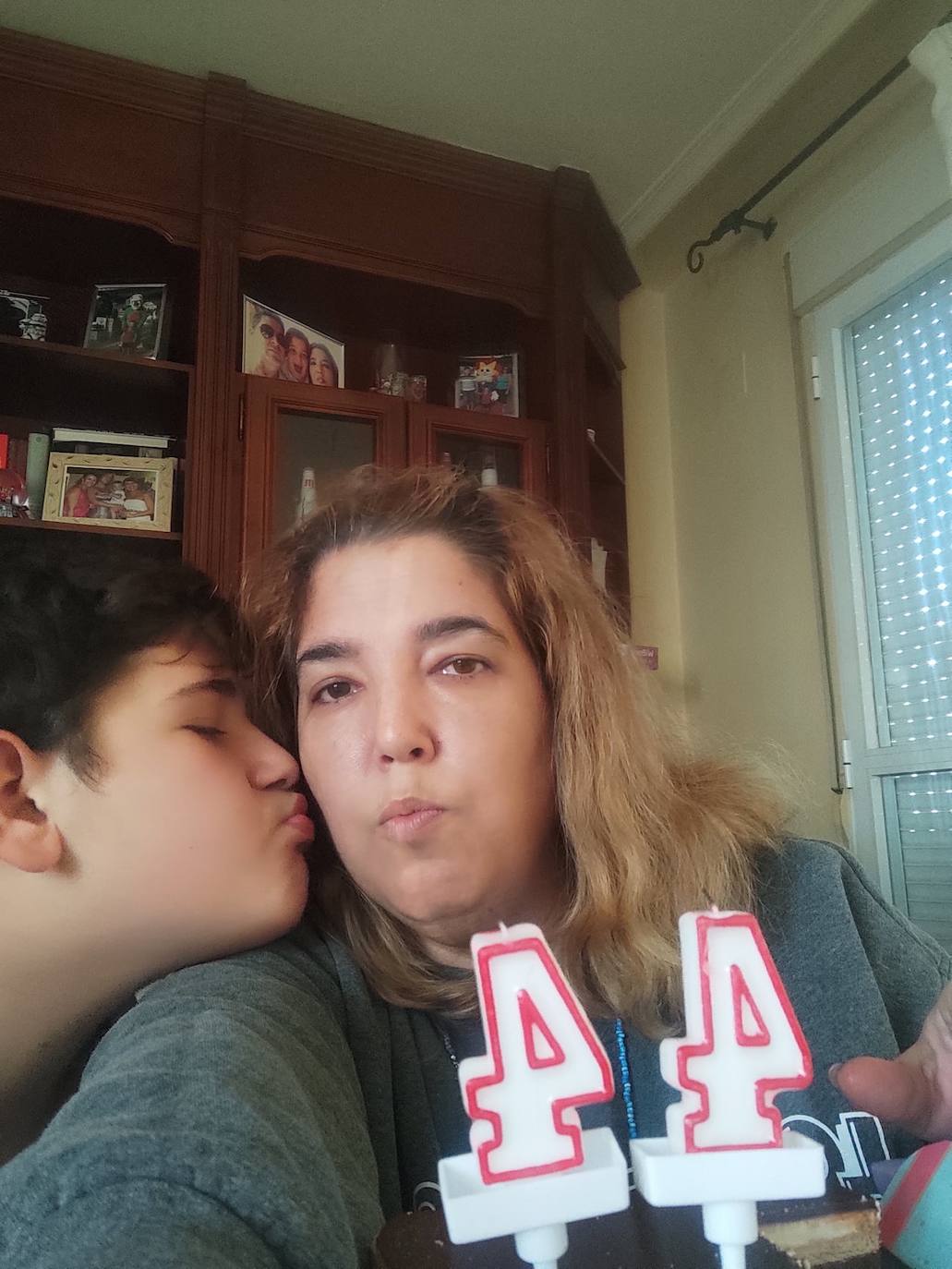 El concurso fotográfico del Día de la madre, organizado por Acomic y el comercio de Miajadas, ha reunido las mejores instantáneas de madres miajadeñas. En ellas los besos, los abrazos, las miradas, y los 'Te quiero' sin necesidad de decirlos, han cobrado el protagonismo que merecen, que ELLAS merecen. 