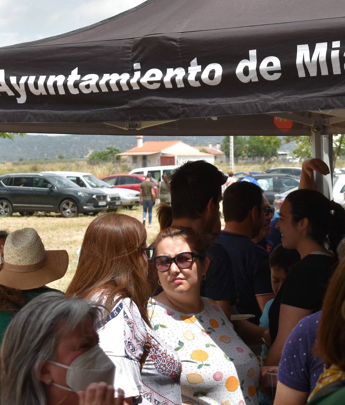 La alegría de la romería de San Isidro volvió a Miajadas este 15 de mayo en todo su esplendor. El Santo estuvo, los miajadeños estuvieron, los caballos estuvieron,... y no faltó de nada. Hubo procesión, misa, peregrinación ecuestre con la asociación miajadeña 'La Garrocha', concurso de tortilla de patatas, y, sobre todo, un día de campo y convivencia entre familia y amigos. El tiempo acompañó, y ya se echaba de menos después de dos años de ausencia. Así lo demostraron todos. 