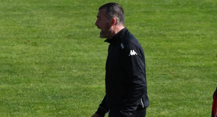Aitor Bidaurrázaga dirigiendo un partido del CD Miajadas 