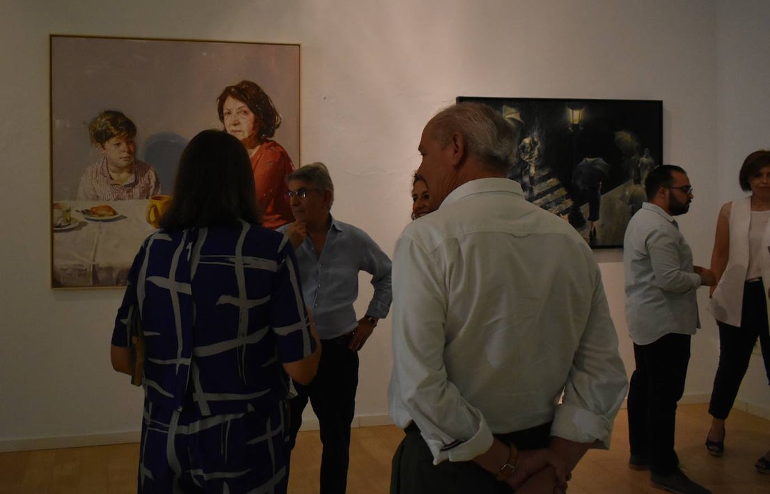 El XI Certamen de Pintura Fundación Laura Otero vivió una gala final memorable. Con el grupo musical Anam Camerata amenizando la noche en el Palacio Obispo Solís, y el neumólogo Juan Fernando Masa como invitado de honor, la fundación retomó su tradición de la forma más emotiva, esperada y especial. Guillermo Sedano ha sido el ganador de esta edición con 'Camino del vuelta al norte', mientras que Juan Carlos Gil ha conseguido el segundo premio con 'Composición con patines' y David Palomero se ha hecho con el Accésit con 'Lucía'. Tras el acto oficial, los asistentes pudieron disfrutar de la exposición, abierta hasta el 15 de julio. 