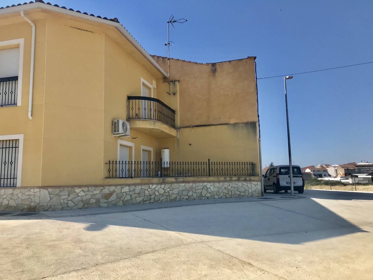 Otro de los tramos de la calle Carlos I tras las obras 