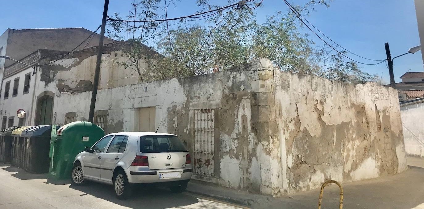 Propiedad adquirida por el Ayuntamiento en la calle Martín Cerezo para los nuevos aparcamientos 