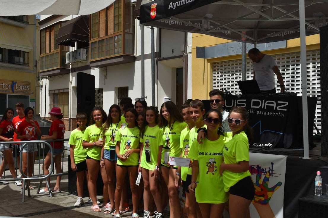 La Feria de Día de Miajadas ha vuelto a ser este año una de las grandes protagonistas de las Fiestas de Agosto 2022, y ha sido gracias a los Cabezudos, que desde bien temprano han animado las calles al ritmo de la charanga, la Fiesta de la Espuma en la Plaza de España, todo un éxito, y, sobre todo e indiscutiblemente, gracias a las Peñas, que se han encargado de animar con toda su energía esas Fiestas que hacía tres años no podían disfrutar. Y es que este año, por fin, las Fiestas han vuelto a salir del ferial para recorrer todas las calles de la localidad. 
