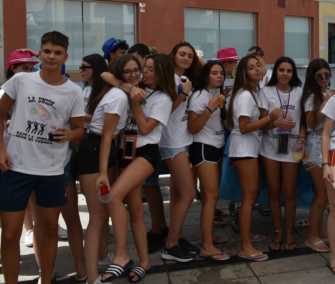 La Feria de Día de Miajadas ha vuelto a ser este año una de las grandes protagonistas de las Fiestas de Agosto 2022, y ha sido gracias a los Cabezudos, que desde bien temprano han animado las calles al ritmo de la charanga, la Fiesta de la Espuma en la Plaza de España, todo un éxito, y, sobre todo e indiscutiblemente, gracias a las Peñas, que se han encargado de animar con toda su energía esas Fiestas que hacía tres años no podían disfrutar. Y es que este año, por fin, las Fiestas han vuelto a salir del ferial para recorrer todas las calles de la localidad. 