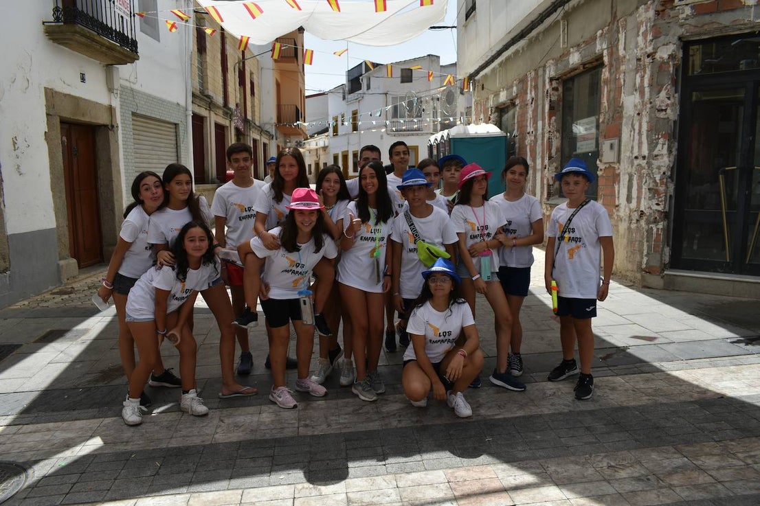 La Feria de Día de Miajadas ha vuelto a ser este año una de las grandes protagonistas de las Fiestas de Agosto 2022, y ha sido gracias a los Cabezudos, que desde bien temprano han animado las calles al ritmo de la charanga, la Fiesta de la Espuma en la Plaza de España, todo un éxito, y, sobre todo e indiscutiblemente, gracias a las Peñas, que se han encargado de animar con toda su energía esas Fiestas que hacía tres años no podían disfrutar. Y es que este año, por fin, las Fiestas han vuelto a salir del ferial para recorrer todas las calles de la localidad. 