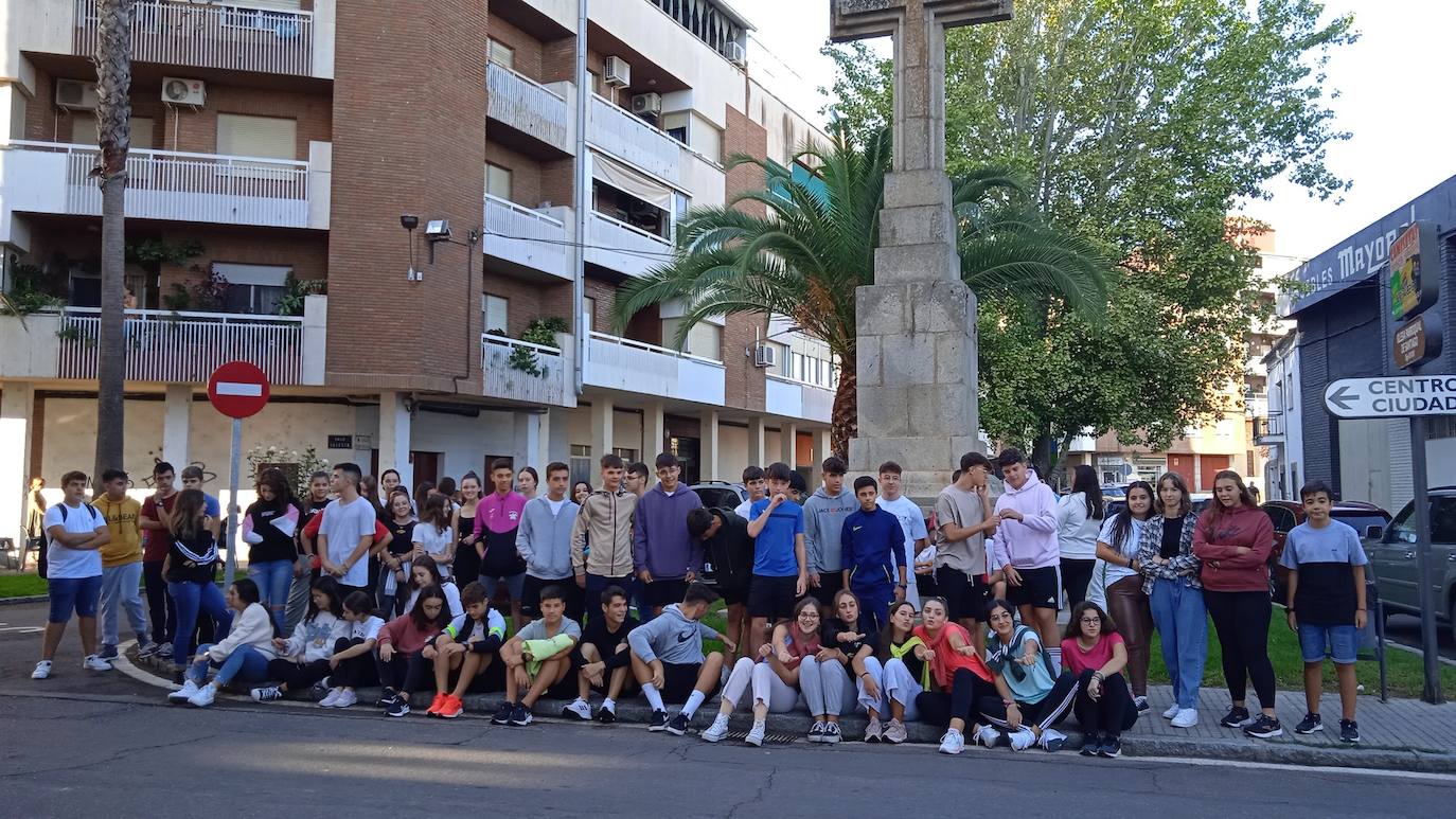 Sin mascarillas y con abrazos, la vuelta al cole en el curso 2022-23 ha supuesto también la vuelta a la tan ansiada normalidad. Con esa ilusión lo viven alumnos y profesores del CEIP Ntra. Sra. de Guadalupe, CEIP García Siñeriz, colegio Sagrado Corazón de Jesús y María Inmaculada y el IES Gonzalo Torrente Ballester. Este año vuelven a 'verse las caras' en todos los sentidos. 