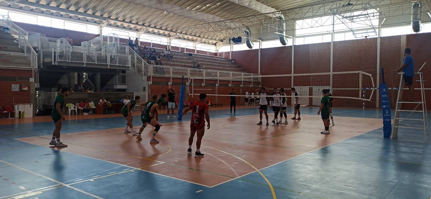 Primer partido de pretemporada, disputado contra el Almendralejo en Miajadas 