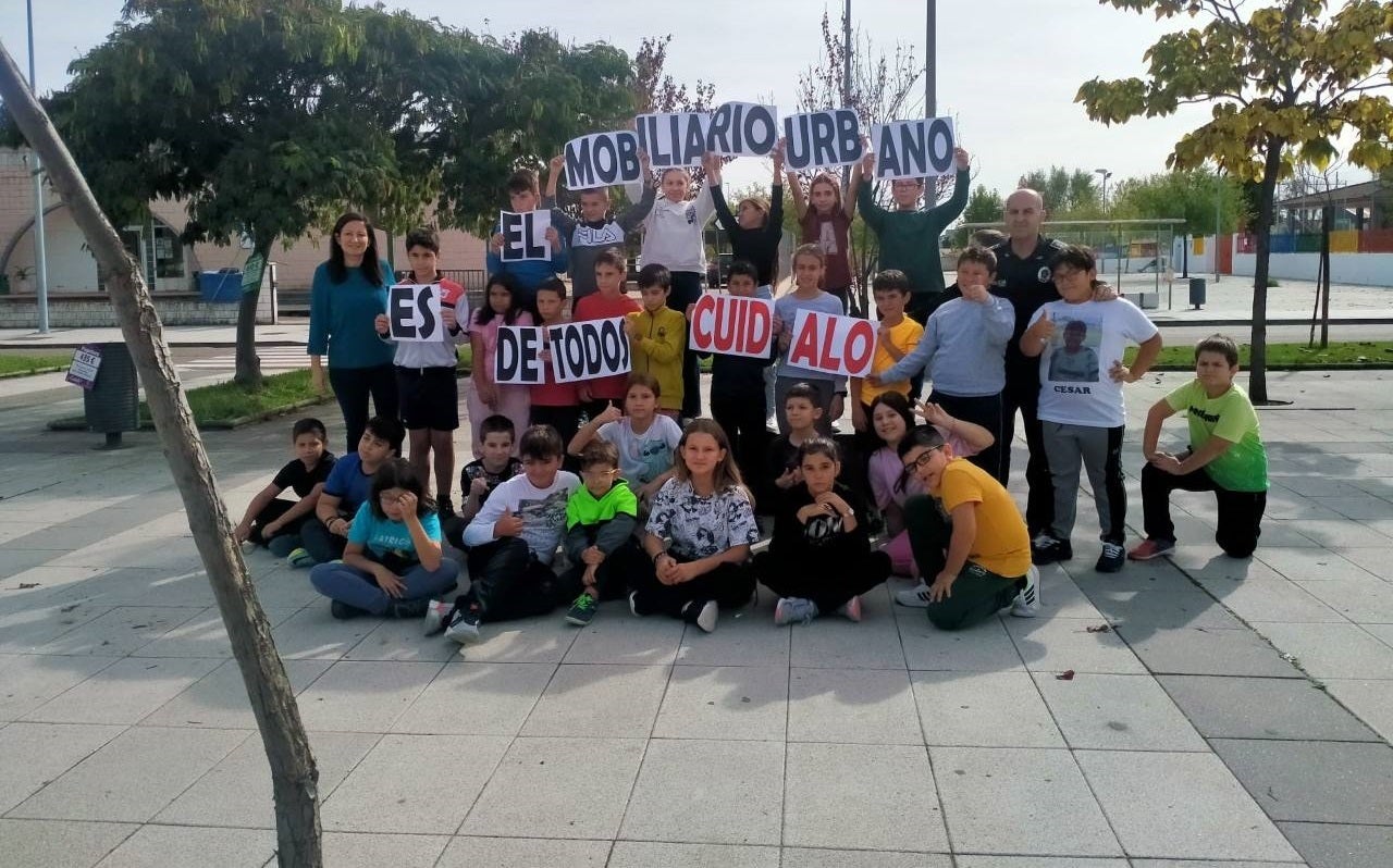 Los jóvenes miajadeños conocen el coste del mobiliario urbano