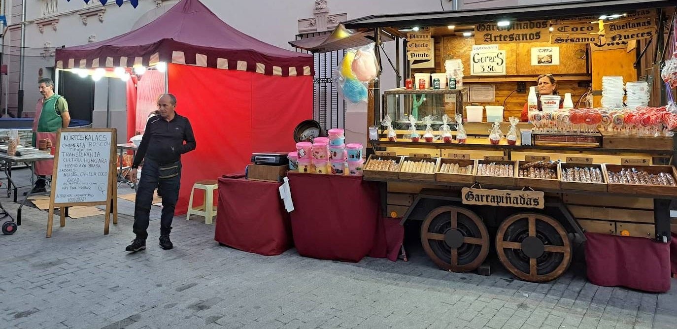 Del 11 al 13 de noviembre Miajadas retrocedió hasta la época medieval para llenar sus calles de magia y fantasía. Puestos de artesanía, gastronomía, talleres y pasacalles hicieron las delicias de vecinos de todas las edades, y también de visitantes que no quisieron perderse esta atracción turística y cultural. 