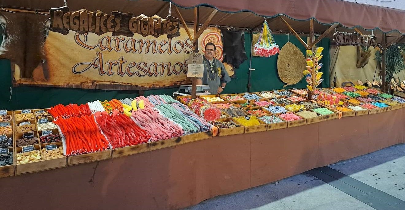 Del 11 al 13 de noviembre Miajadas retrocedió hasta la época medieval para llenar sus calles de magia y fantasía. Puestos de artesanía, gastronomía, talleres y pasacalles hicieron las delicias de vecinos de todas las edades, y también de visitantes que no quisieron perderse esta atracción turística y cultural. 