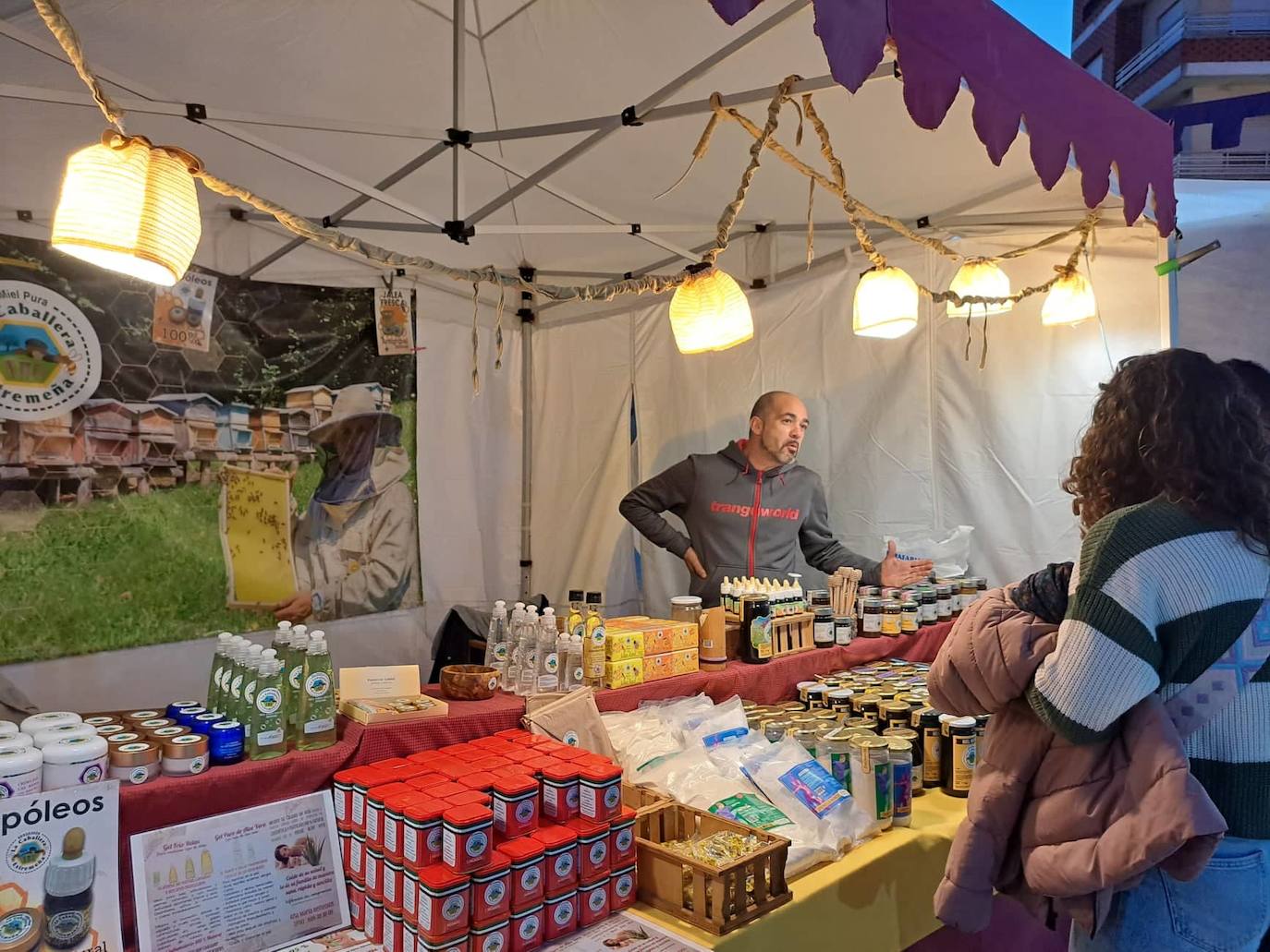 Del 11 al 13 de noviembre Miajadas retrocedió hasta la época medieval para llenar sus calles de magia y fantasía. Puestos de artesanía, gastronomía, talleres y pasacalles hicieron las delicias de vecinos de todas las edades, y también de visitantes que no quisieron perderse esta atracción turística y cultural. 