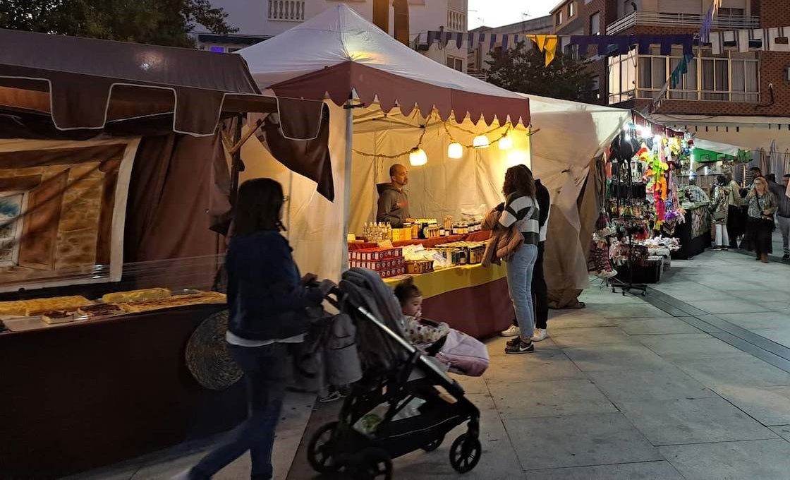 Del 11 al 13 de noviembre Miajadas retrocedió hasta la época medieval para llenar sus calles de magia y fantasía. Puestos de artesanía, gastronomía, talleres y pasacalles hicieron las delicias de vecinos de todas las edades, y también de visitantes que no quisieron perderse esta atracción turística y cultural. 