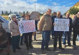 Muchos miajadeños portaban carteles reivindicativos