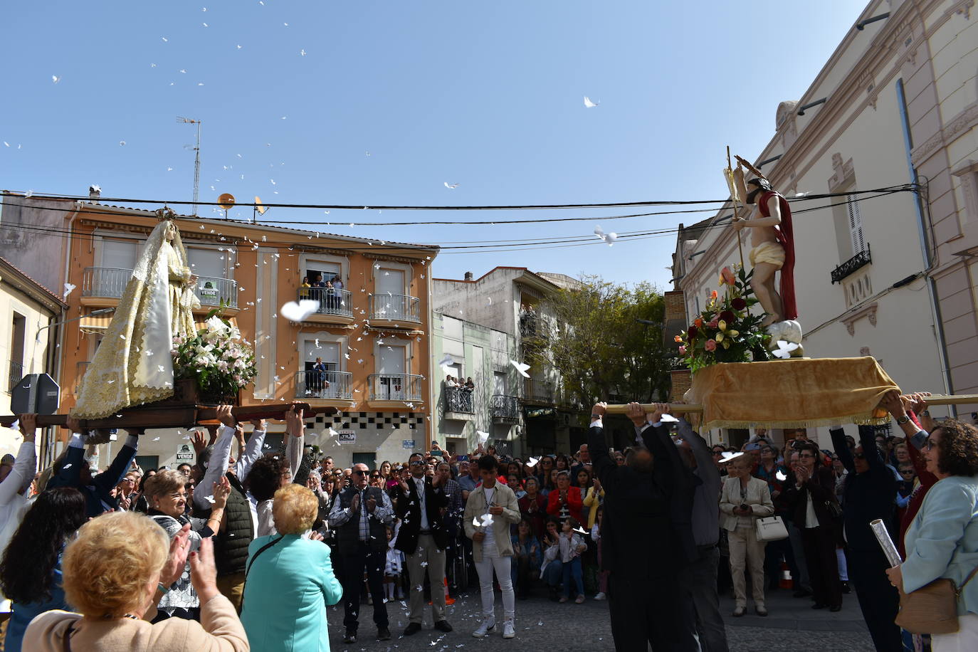 Los miajadeños volvieron a celebrar el reencuentro entre Jesús Resucitado y la Santa Madre