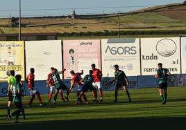 Partido entre el Miajadas y el Jerez en el Municipal miajadeño, penúltima jornada de liga 22-23