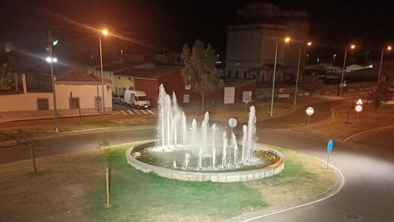 La conocida rotonda de 'La cigüeña' incorpora mayor iluminación