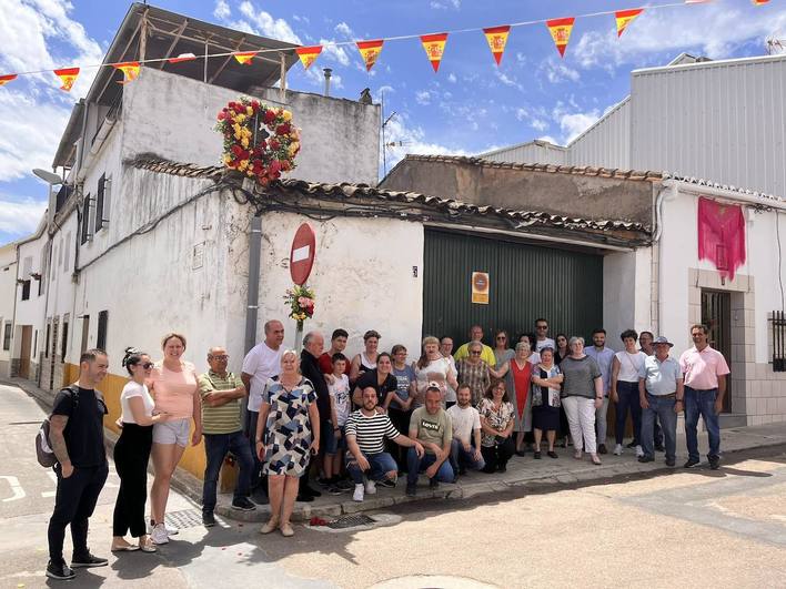 Los vecinos de la calle Cuesta celebran su tradicional Fiesta de la Cruz de Mayo