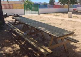 Merenderos instalados en uno de los colegios de Miajadas