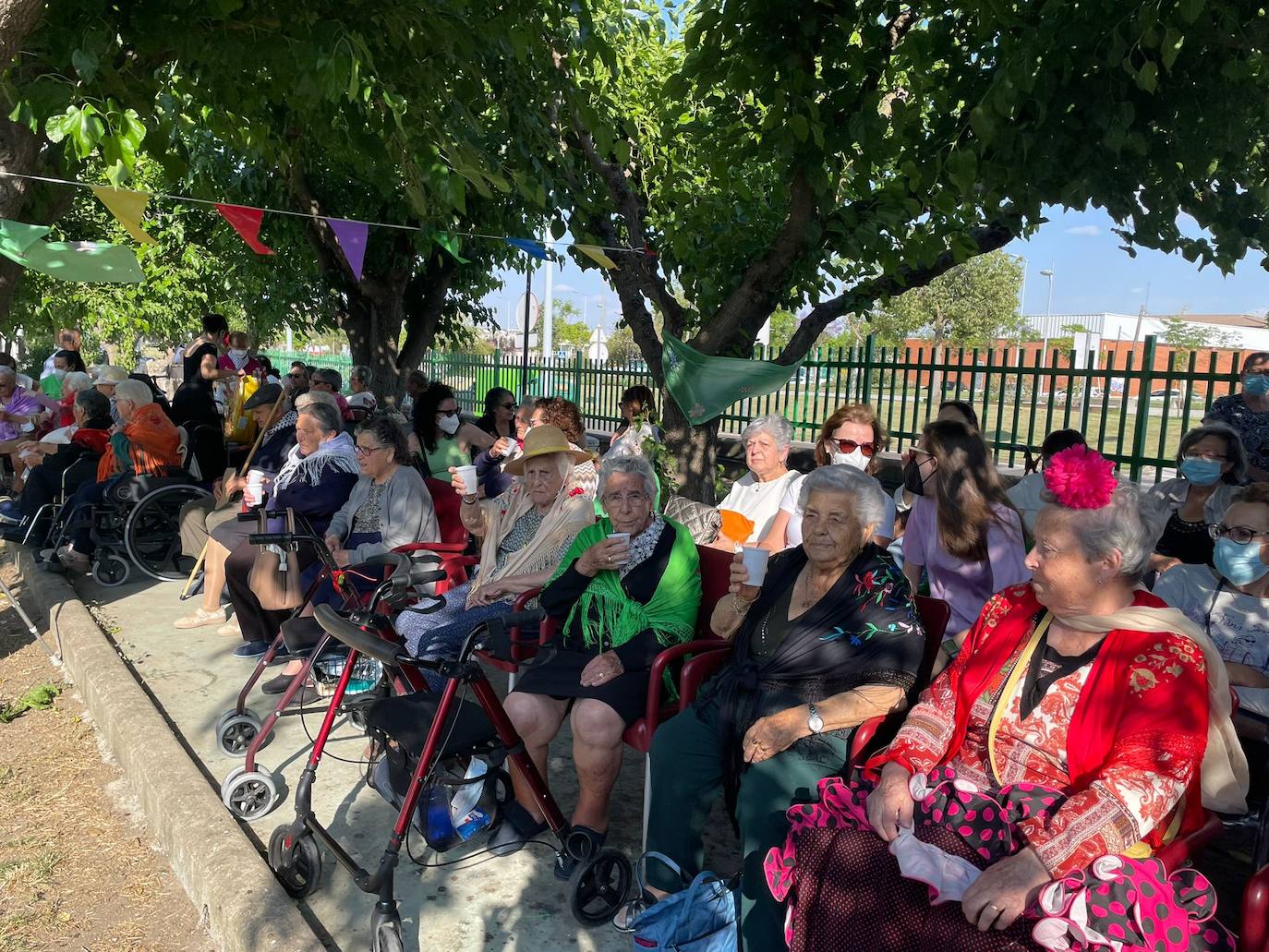 La residencia de mayores San Martín de Porres celebra su Fiesta de la Primavera