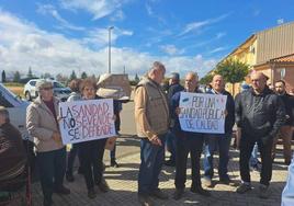 Manifestación realizada el pasado mes de marzo en la puerta del centro de salud de Miajadas