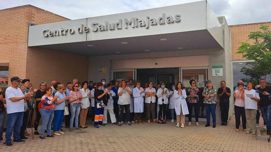 Los vecinos de la Zona de Salud de Miajadas se manifiestan por una Sanidad Pública de calidad