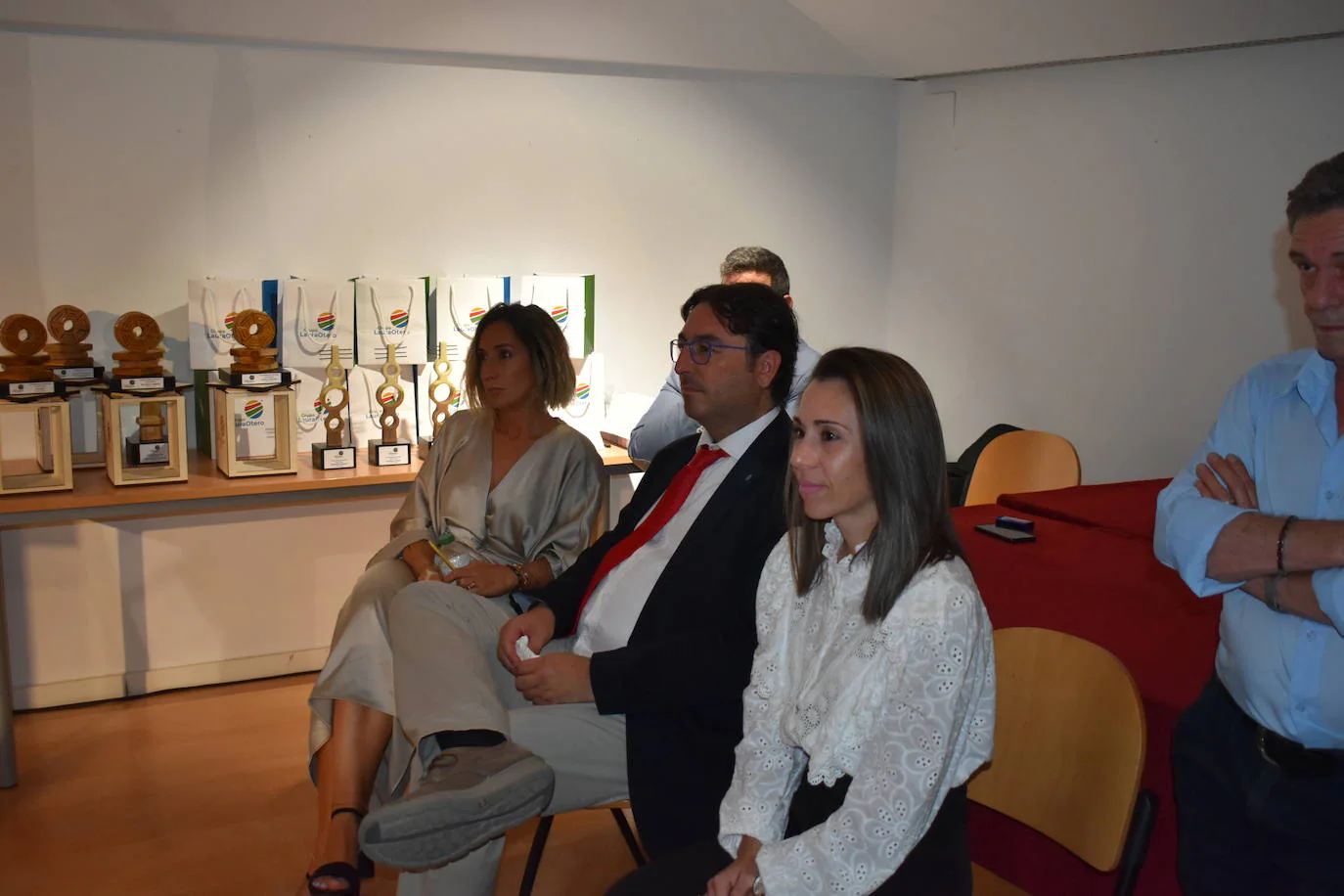 El Palacio Obispo Solís acoge la exposición de las obras del XII Certamen de Pintura Laura Otero