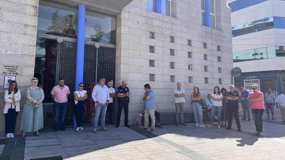 Los miajadeños guardan silencio por las víctimas del incendio en Murcia