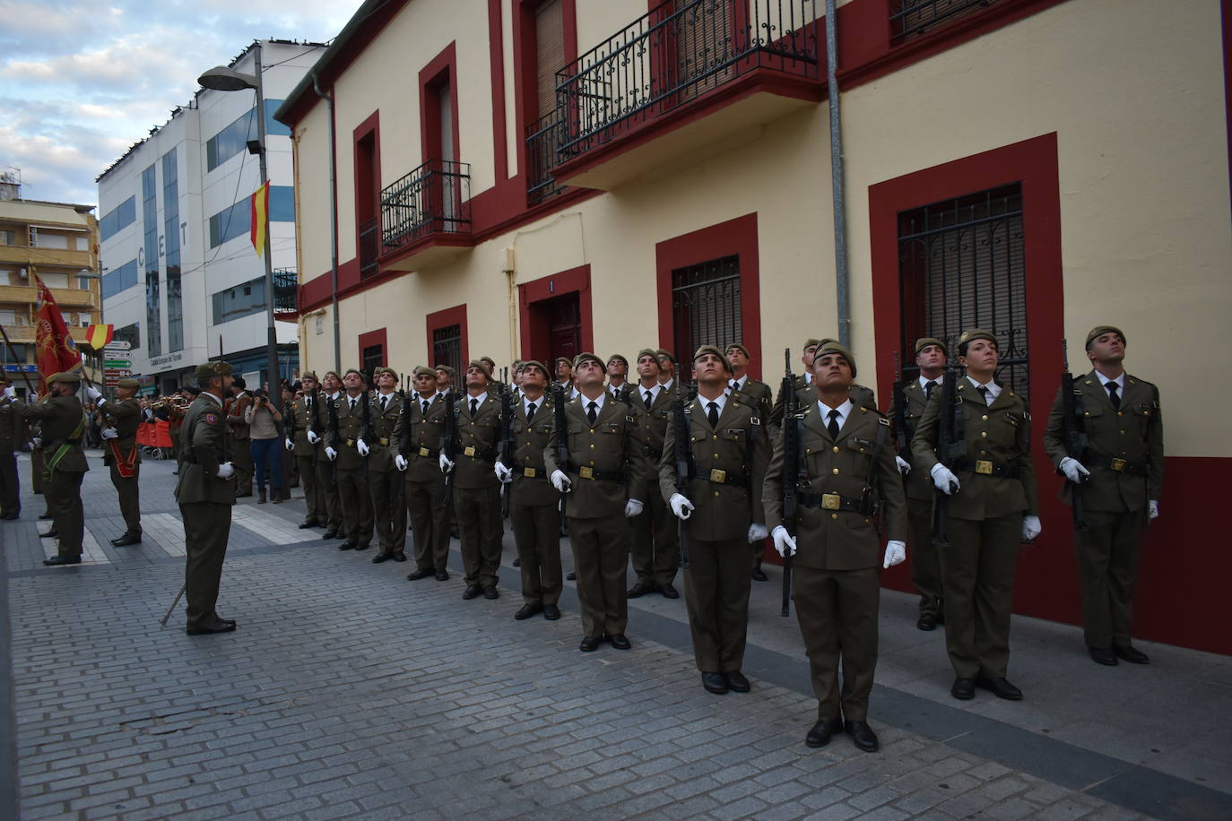 Fotos: Solemne arriado de bandera en honor al Teniente Saturnino Martín Cerezo