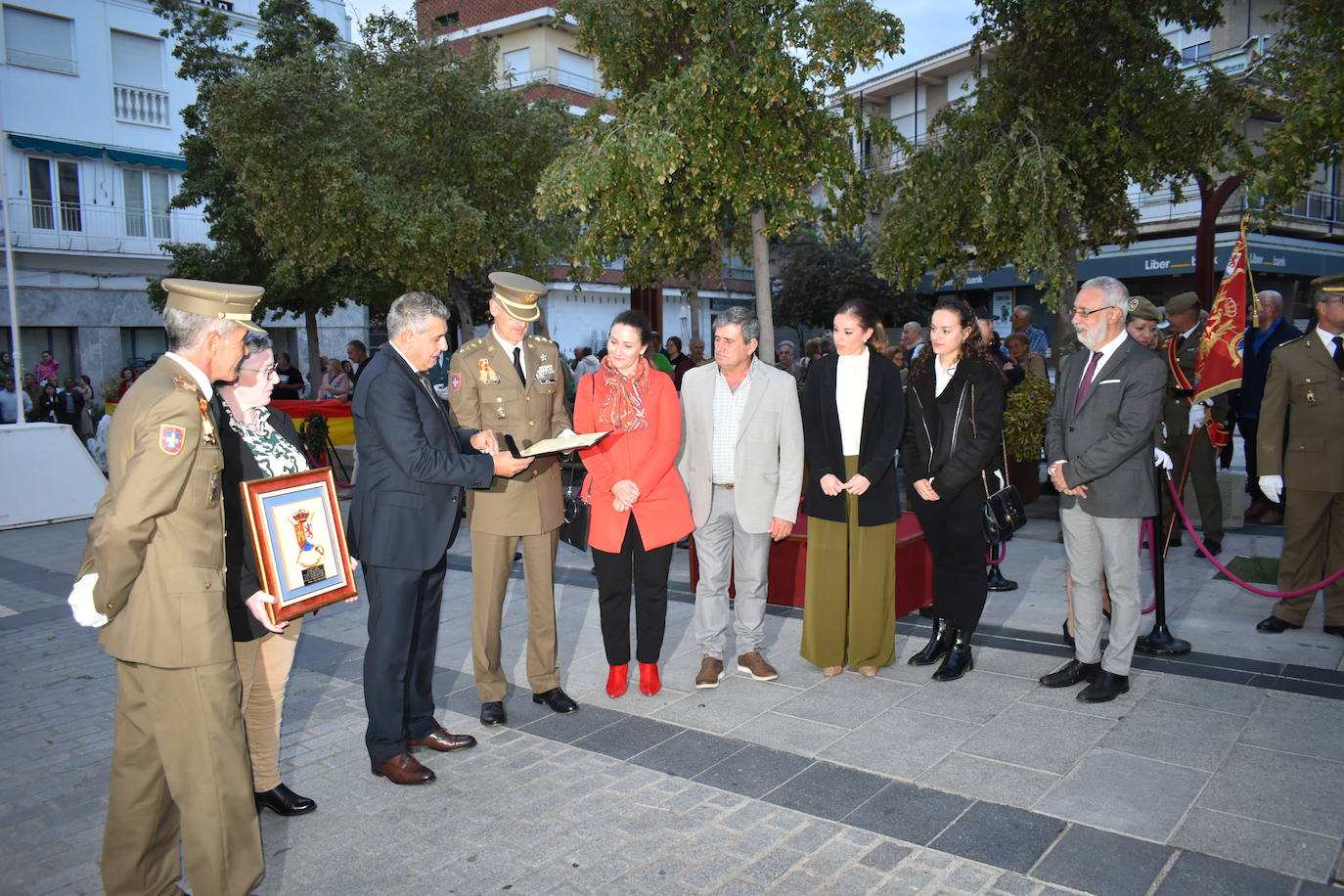 Fotos: Solemne arriado de bandera en honor al Teniente Saturnino Martín Cerezo