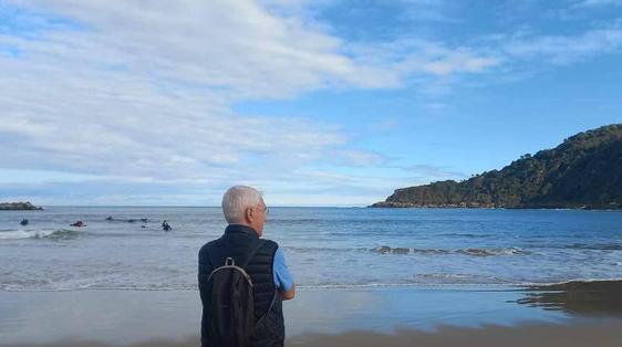 Desde la distancia: «¿Qué camino tomar en esta ventana inmensa que de pronto se abre ante ti?»