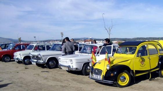 Llega la XIII Concentración de coches y motos clásicos de Alcollarín