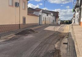 Ya ha comenzado el Plan de asfaltado 2023 en varias calles de la localidad