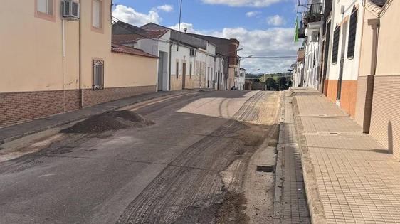 Ya ha comenzado el Plan de asfaltado 2023 en varias calles de la localidad