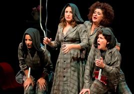 La obra teatral 'El viento es salvaje (Fedra y Medea en Cádiz)' recaló en la casa de la cultura