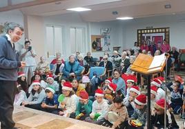 Visita de los pequeños a los mayores de San Martín de Porres