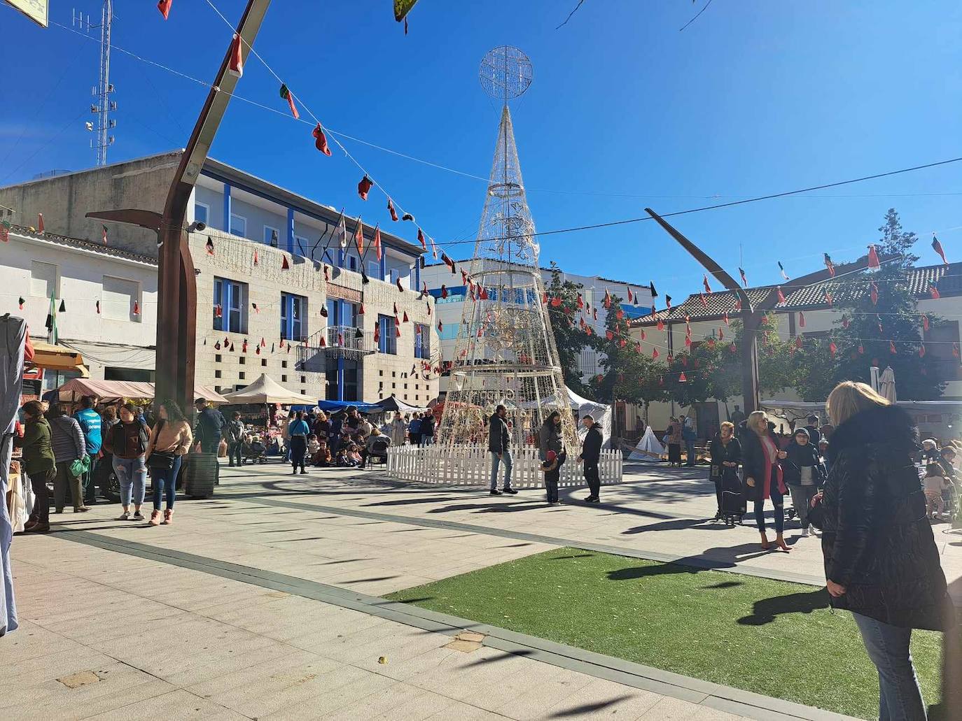 Mercado navideño ubicado en la Plaza de España de Miajadas