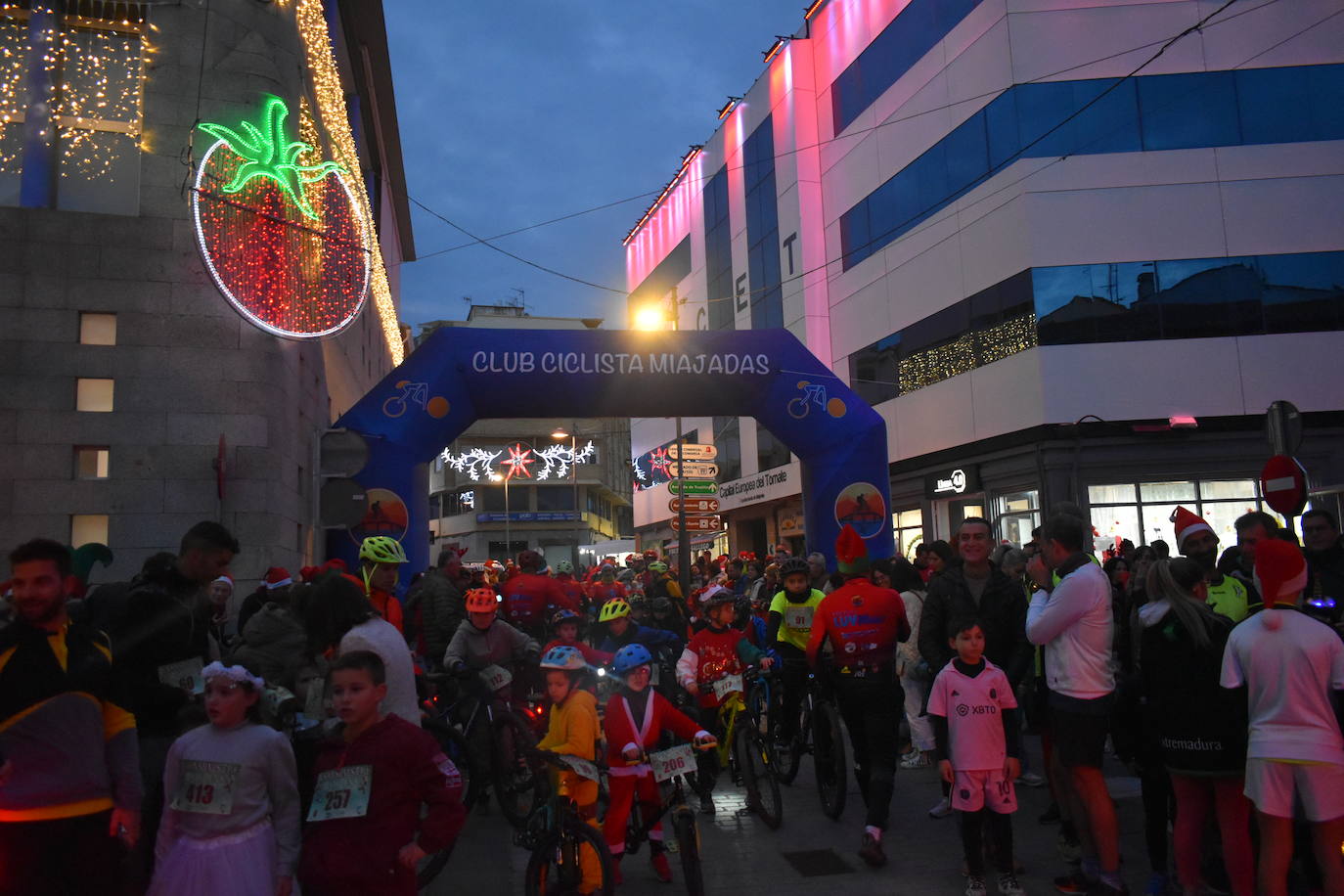 Fotos: La San Silvestre Miajadeña fue de las primeras en despedir el 2023