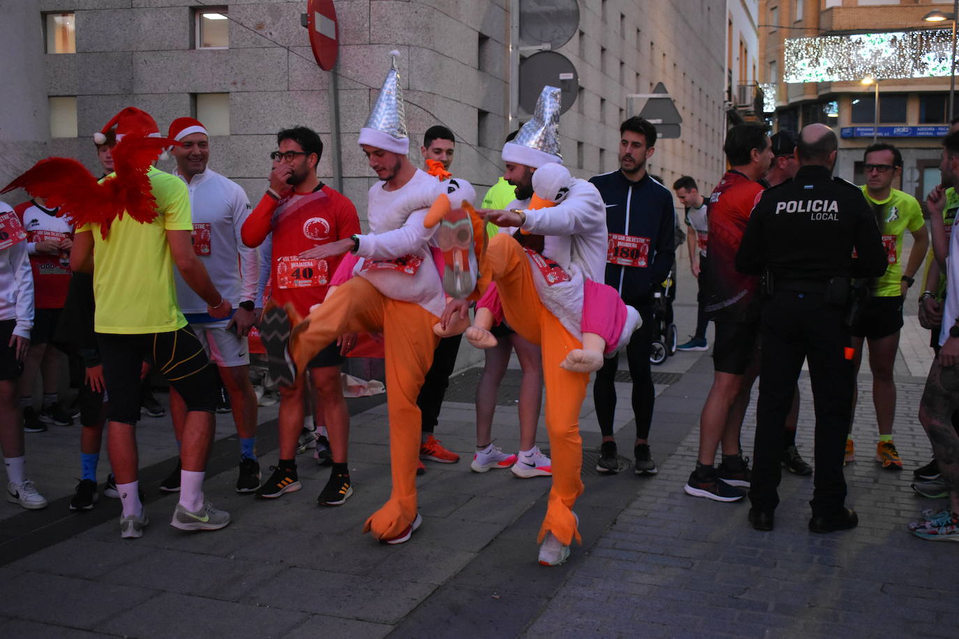 La VIII San Silvestre Miajadeña dejó momentos divertidos y únicos, como se esperaba de ella. La emoción en la cara de los corredores a la salida, la diversión en el trayecto, el cansancio en todo su cuerpo a la llegada a meta, un cansancio mezclado con la satisfacción del objetivo conseguido, la alegría de los ganadores de los premios a los disfraces, el disfrute del público,... Todo lo que hace que la San Silvestre Miajadeña sea uno de los días más esperados del año. 