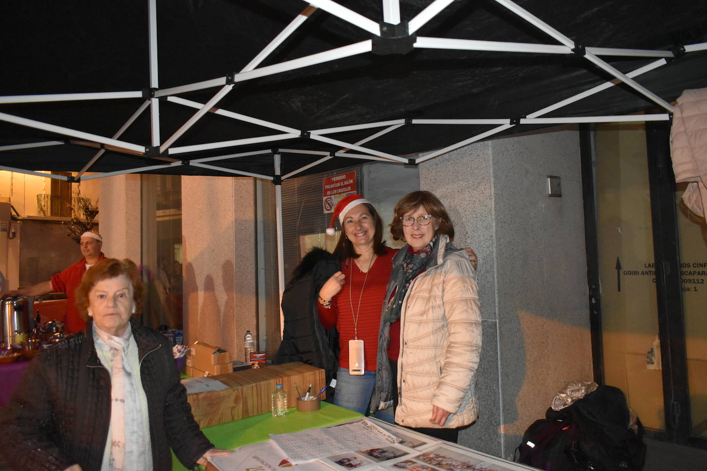 La VIII San Silvestre Miajadeña dejó momentos divertidos y únicos, como se esperaba de ella. La emoción en la cara de los corredores a la salida, la diversión en el trayecto, el cansancio en todo su cuerpo a la llegada a meta, un cansancio mezclado con la satisfacción del objetivo conseguido, la alegría de los ganadores de los premios a los disfraces, el disfrute del público,... Todo lo que hace que la San Silvestre Miajadeña sea uno de los días más esperados del año. 