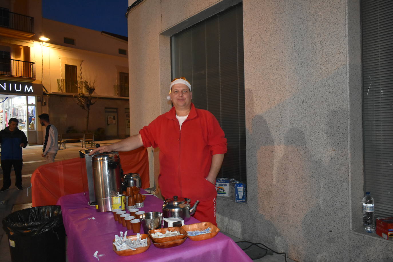 La VIII San Silvestre Miajadeña dejó momentos divertidos y únicos, como se esperaba de ella. La emoción en la cara de los corredores a la salida, la diversión en el trayecto, el cansancio en todo su cuerpo a la llegada a meta, un cansancio mezclado con la satisfacción del objetivo conseguido, la alegría de los ganadores de los premios a los disfraces, el disfrute del público,... Todo lo que hace que la San Silvestre Miajadeña sea uno de los días más esperados del año. 