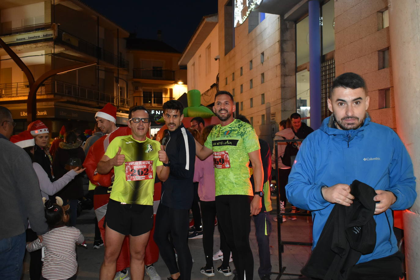 La VIII San Silvestre Miajadeña dejó momentos divertidos y únicos, como se esperaba de ella. La emoción en la cara de los corredores a la salida, la diversión en el trayecto, el cansancio en todo su cuerpo a la llegada a meta, un cansancio mezclado con la satisfacción del objetivo conseguido, la alegría de los ganadores de los premios a los disfraces, el disfrute del público,... Todo lo que hace que la San Silvestre Miajadeña sea uno de los días más esperados del año. 