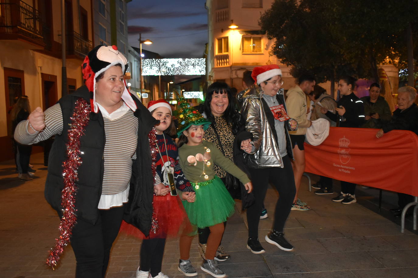 La VIII San Silvestre Miajadeña dejó momentos divertidos y únicos, como se esperaba de ella. La emoción en la cara de los corredores a la salida, la diversión en el trayecto, el cansancio en todo su cuerpo a la llegada a meta, un cansancio mezclado con la satisfacción del objetivo conseguido, la alegría de los ganadores de los premios a los disfraces, el disfrute del público,... Todo lo que hace que la San Silvestre Miajadeña sea uno de los días más esperados del año. 