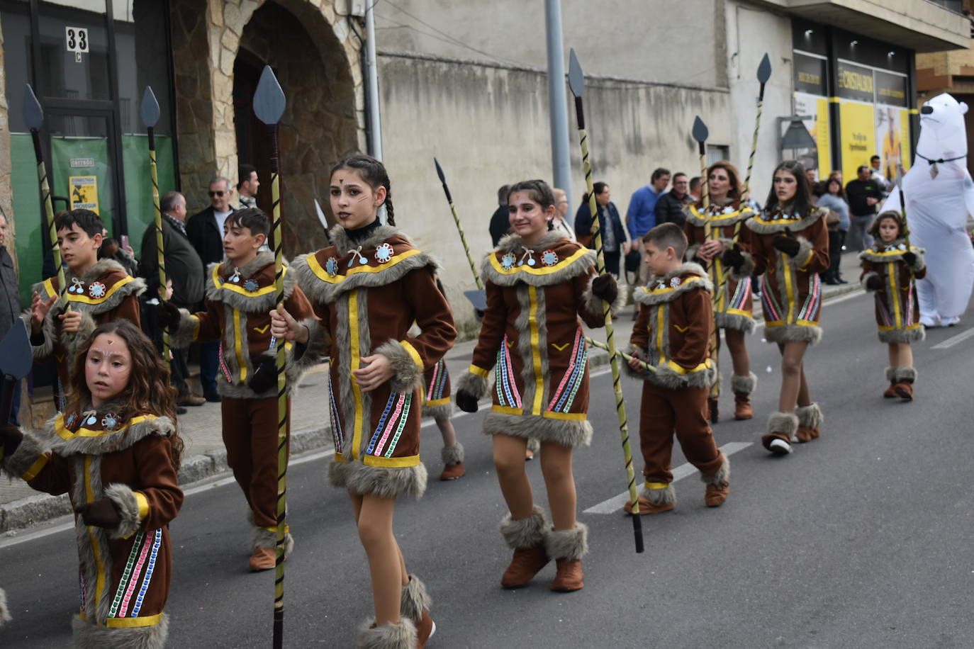 Comparsa 'Esquimal' en el Desfile de Carnaval 2023 de Miajadas 