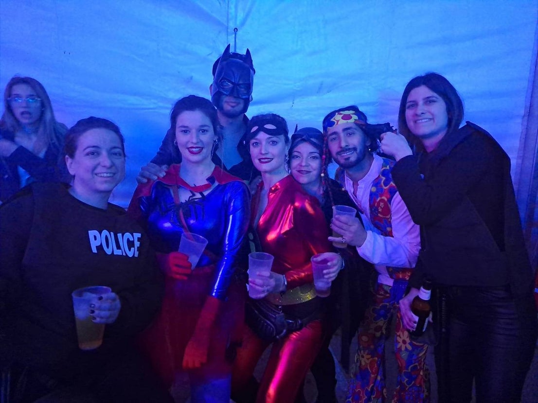 Miajadas celebró su Concurso de disfraces del Carnaval 2023, en el que hubo mucho baile y mucho' cachondeo'. El grupo 'Pista de choque' fue el ganador del primer premio, dotado de 300 euros, mientras que 'DJ's' consiguieron el segundo premio con 200 euros, y 'Desplieque Lolil' se hizo con los 150 euros del tercer premio. 